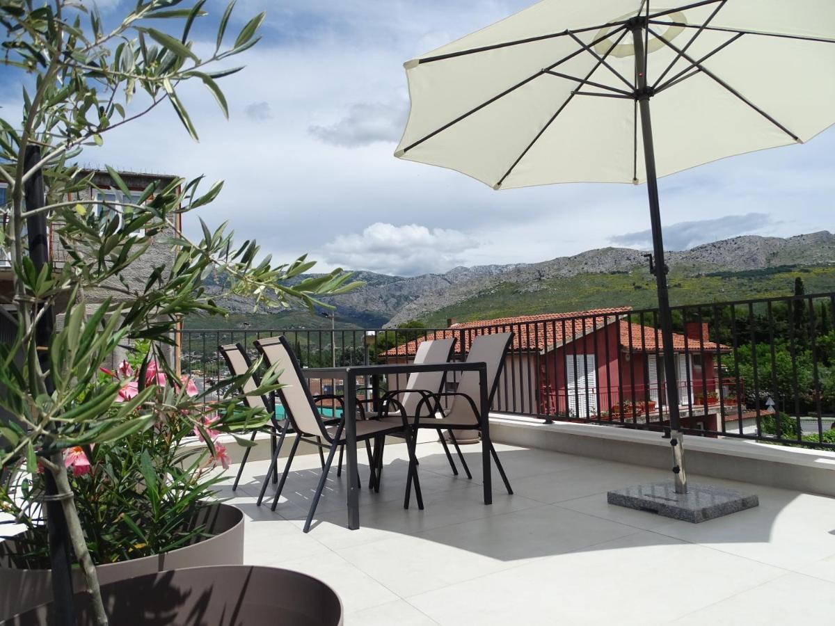 Villa Modernes Kleines Haus Mit Terrasse Split Exterior foto